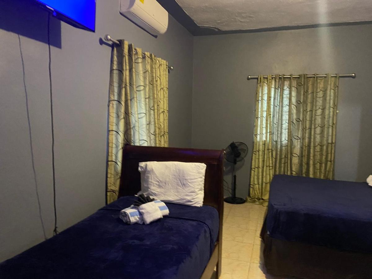 A Taste Of Jamaica Lavern'S Place Ocho Ríos Extérieur photo