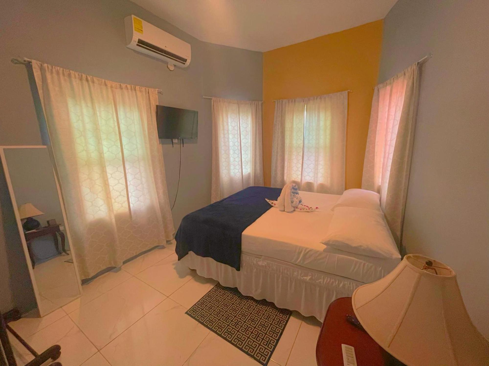 A Taste Of Jamaica Lavern'S Place Ocho Ríos Extérieur photo